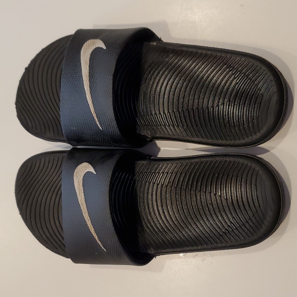 Nike Slides - Picture 3 of 4